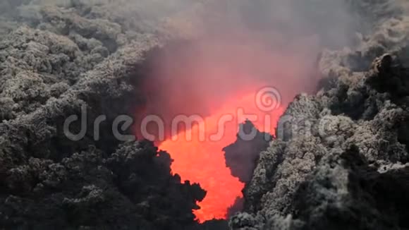 熔岩流在埃特纳火山上西西里岛视频的预览图