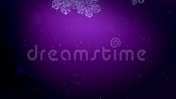 美丽的3d雪花漂浮在空气中晚上在紫色背景上发光用作圣诞新年贺卡视频的预览图