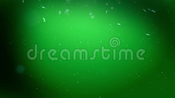 闪亮的3d雪花在绿色背景下在夜间缓慢地在空气中飞行用作圣诞新年贺卡视频的预览图
