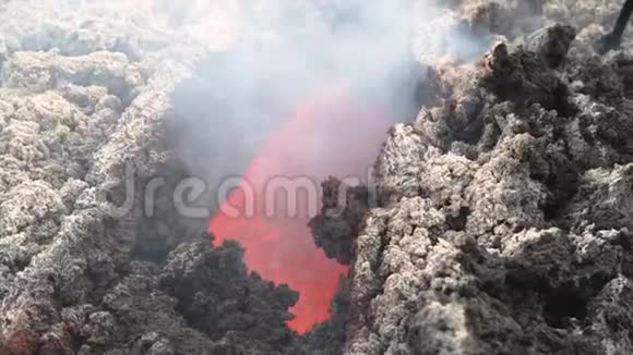 熔岩流在埃特纳火山上西西里岛视频的预览图