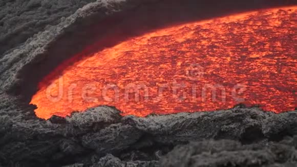 熔岩流在埃特纳火山上西西里岛视频的预览图