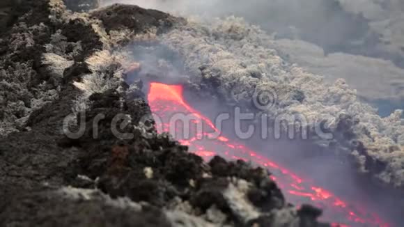 熔岩流在埃特纳火山上西西里岛视频的预览图