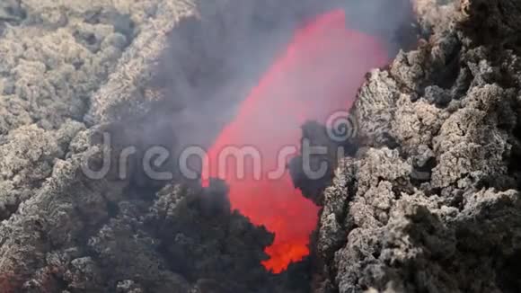 熔岩流在埃特纳火山上西西里岛视频的预览图