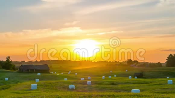 乡村景观与夕阳时光流逝视频的预览图