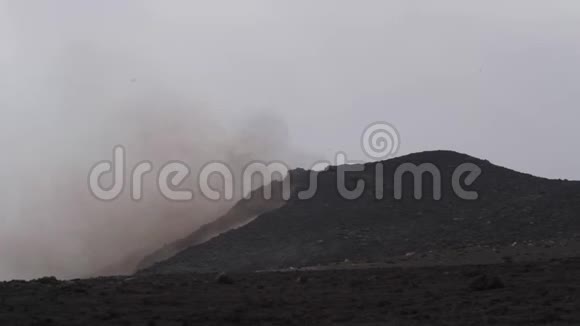 埃特纳火山爆发爆炸和熔岩流视频的预览图