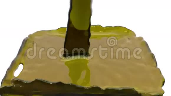 黄色透明液体灌装容器阿尔法冰铜包括在内三维渲染很高的模拟和渲染视频的预览图