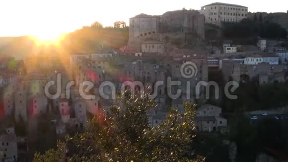 古老的著名凝灰岩城市索拉诺视频的预览图