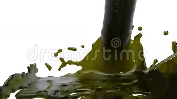 黄色透明液体灌装容器阿尔法冰铜包括在内三维渲染很高的模拟和渲染视频的预览图