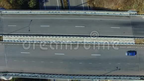 飞越高速公路视频的预览图