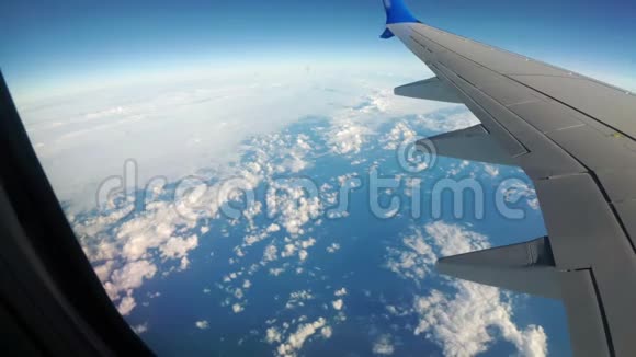 从飞机窗看云景视频的预览图
