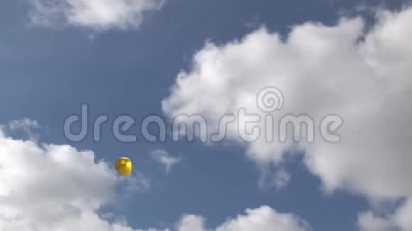 漂浮的金气球视频的预览图