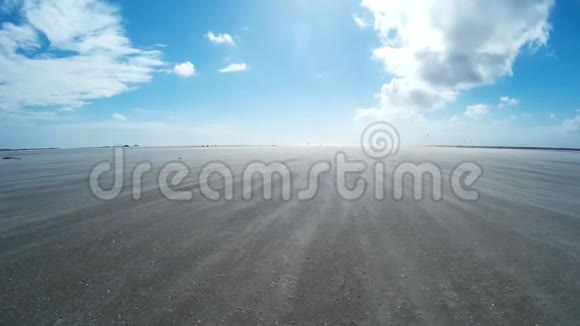 在圣彼得奥尔丁的海滩上视频的预览图