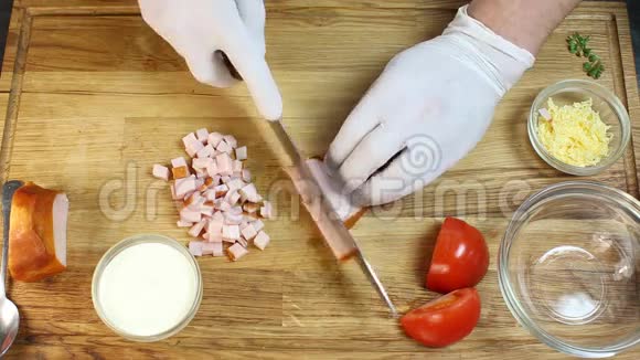 烹饪迷你罐头视频的预览图