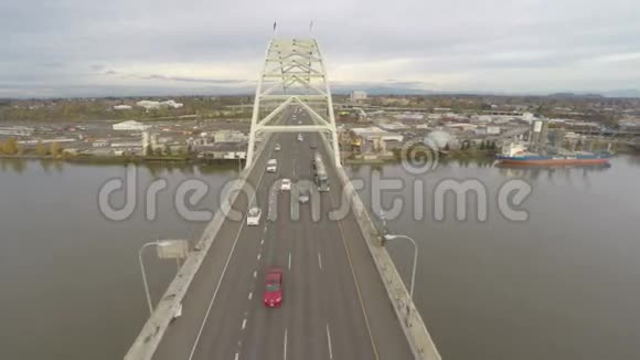 波特兰航空弗里蒙特大桥视频的预览图