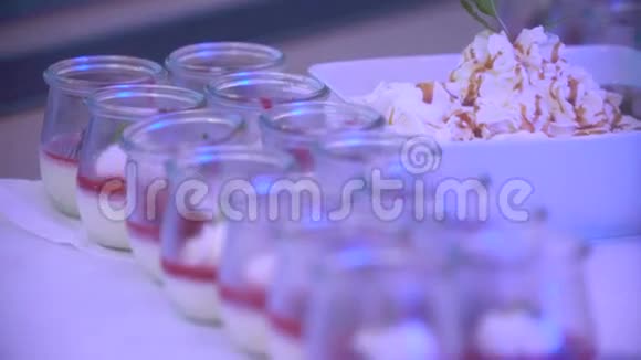 婚礼上的美味糖果酒吧视频的预览图
