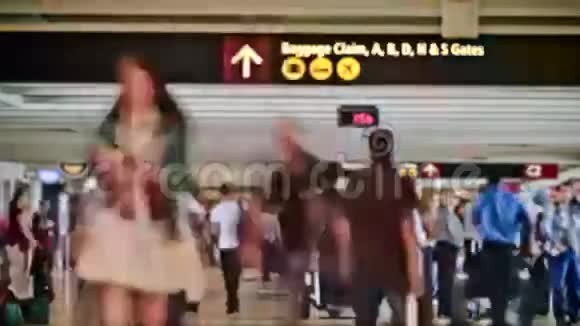 机场旅客时间流逝视频的预览图