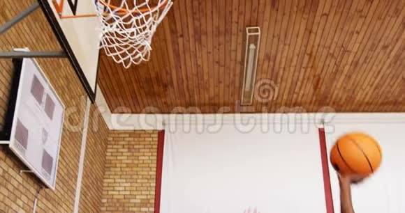 高中生打篮球视频的预览图