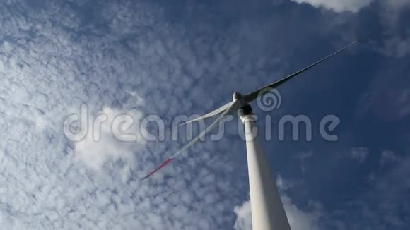 能源风力涡轮机和云层天空视频的预览图