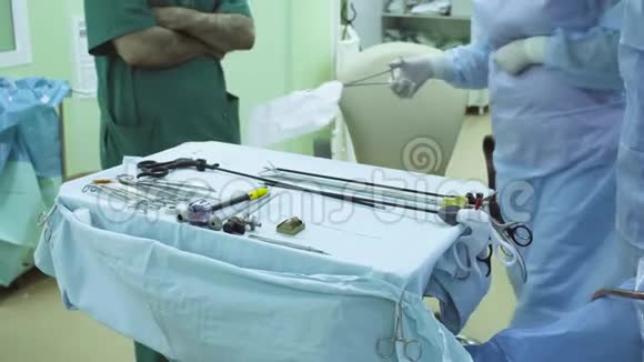 外科护士准备手术器械视频的预览图