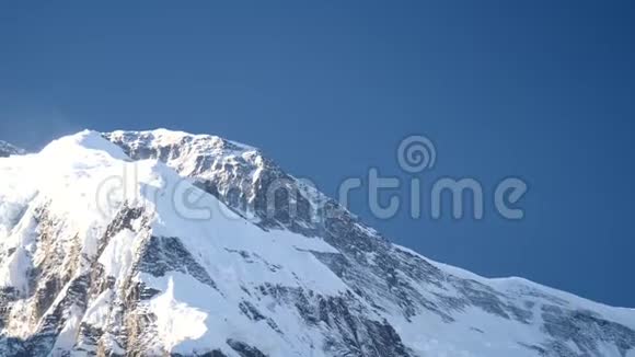 尼泊尔安纳普尔纳地区喜马拉雅山脉安纳普尔纳峰视频的预览图