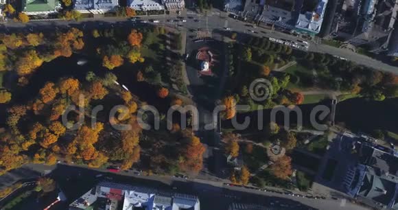 里加城秋日日出建筑客厅视频的预览图