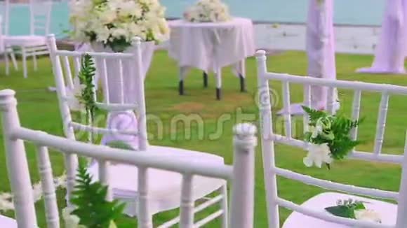 婚礼背景下的椅子视频的预览图