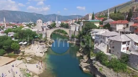 波斯尼亚莫斯塔尔市的鸟瞰图视频的预览图