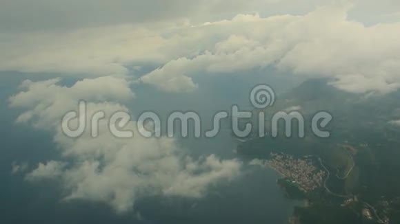 从黑山的飞机上看到视频的预览图