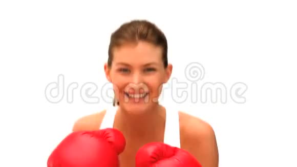 戴红手套的女人视频的预览图