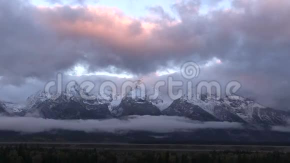 泰顿山脉在日出视频的预览图