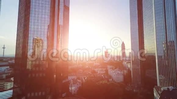 现代摩天大楼建筑城市景观视频的预览图