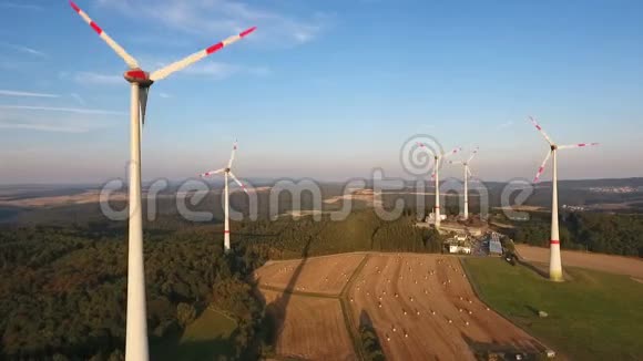 风力涡轮机风力公园莱茵高陶努斯地区视频的预览图