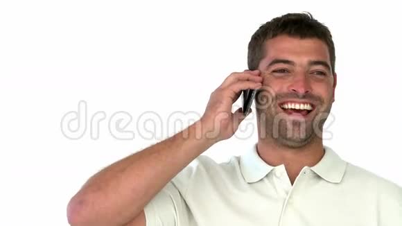 男人在电话里笑视频的预览图