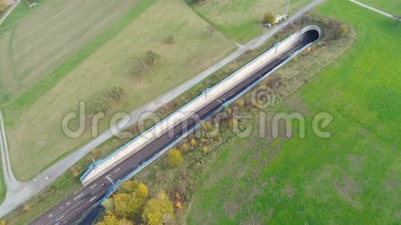 德国ICE高速列车铁路轨道视频的预览图