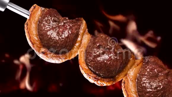 皮坎哈巴西传统烧烤有火灾背景视频的预览图