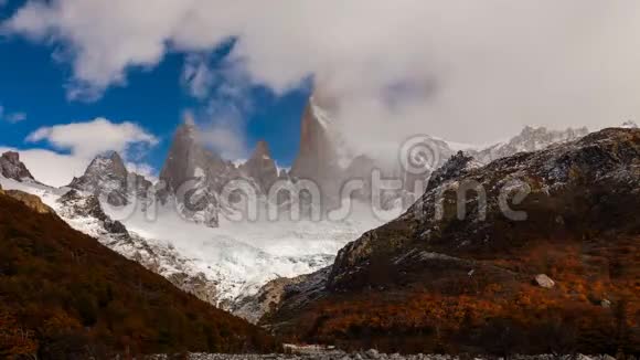 拂晓的菲茨罗伊山阿根廷巴塔哥尼亚视频的预览图