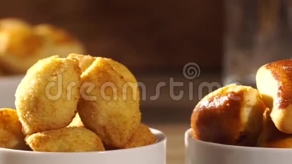 巴西混合小吃在桌子上视频的预览图