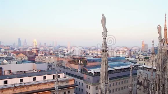 米兰晚景从多摩露台眺望城市视频的预览图