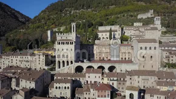 古比奥意大利空中观景中心主广场和历史建筑视频的预览图