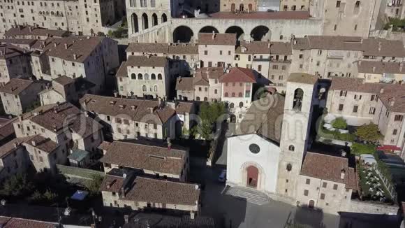 古比奥意大利空中观景中心主广场和历史建筑视频的预览图