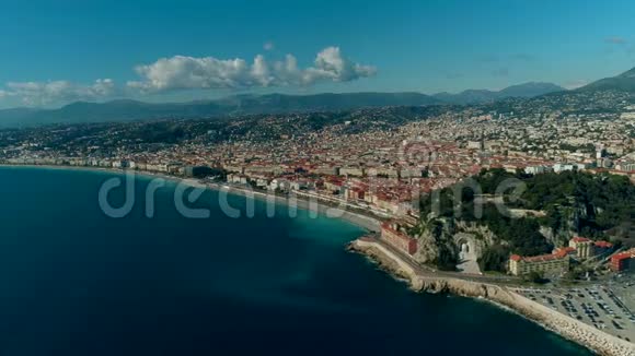 尼斯法国城市和地中海的鸟瞰图视频的预览图