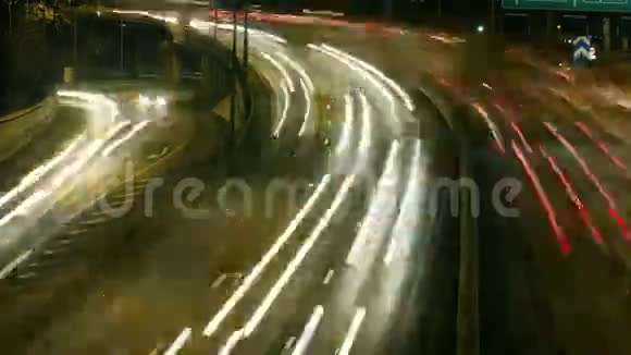 高速公路上的交通视频的预览图