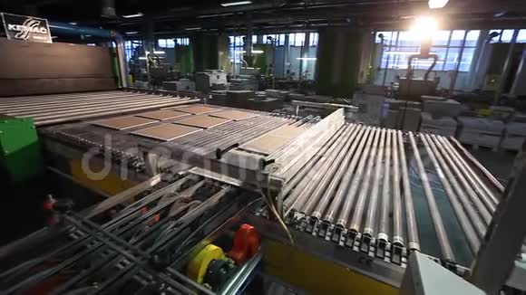 生产输送机输送线输送带瓷砖窑炉生产内部视频的预览图