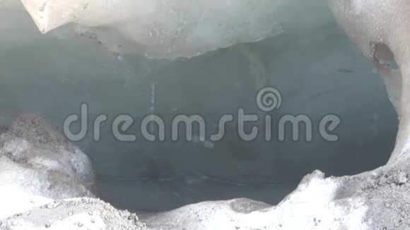 北极冰山和冰的融化视频的预览图