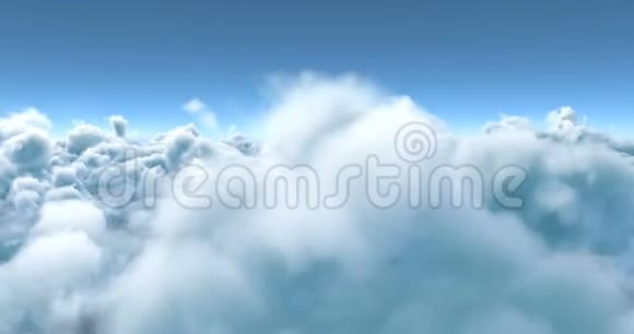 蓝天上的白色蓬松云视频的预览图