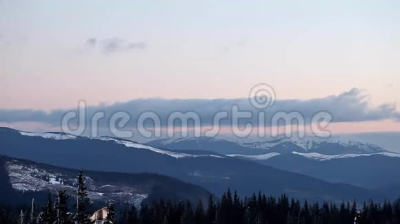 雪山和云视频的预览图