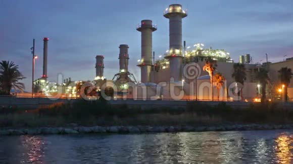 电厂和河流的景观视频的预览图
