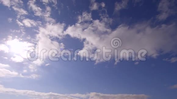 蓝天上有云视频的预览图