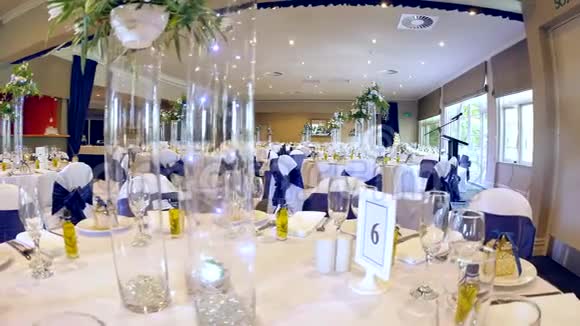 婚宴场地和餐桌装饰视频的预览图