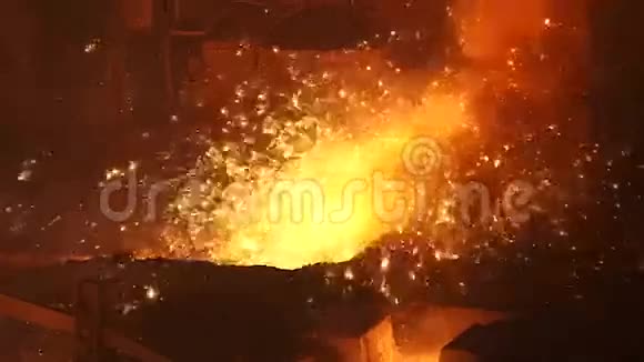 熔化金属的火花视频的预览图